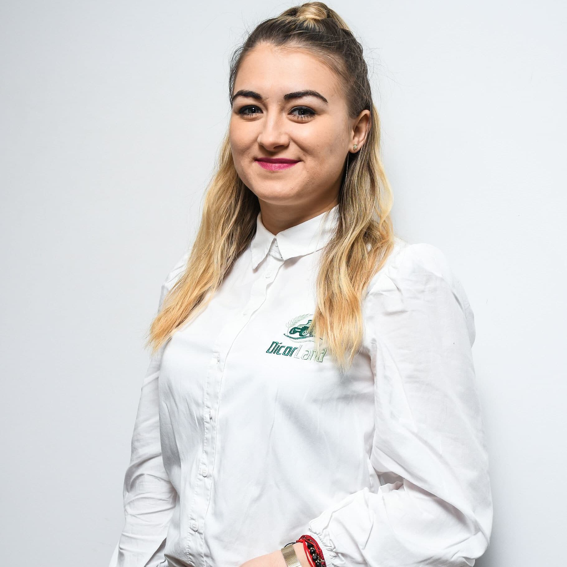 AURA LAZĂR DICORLAND