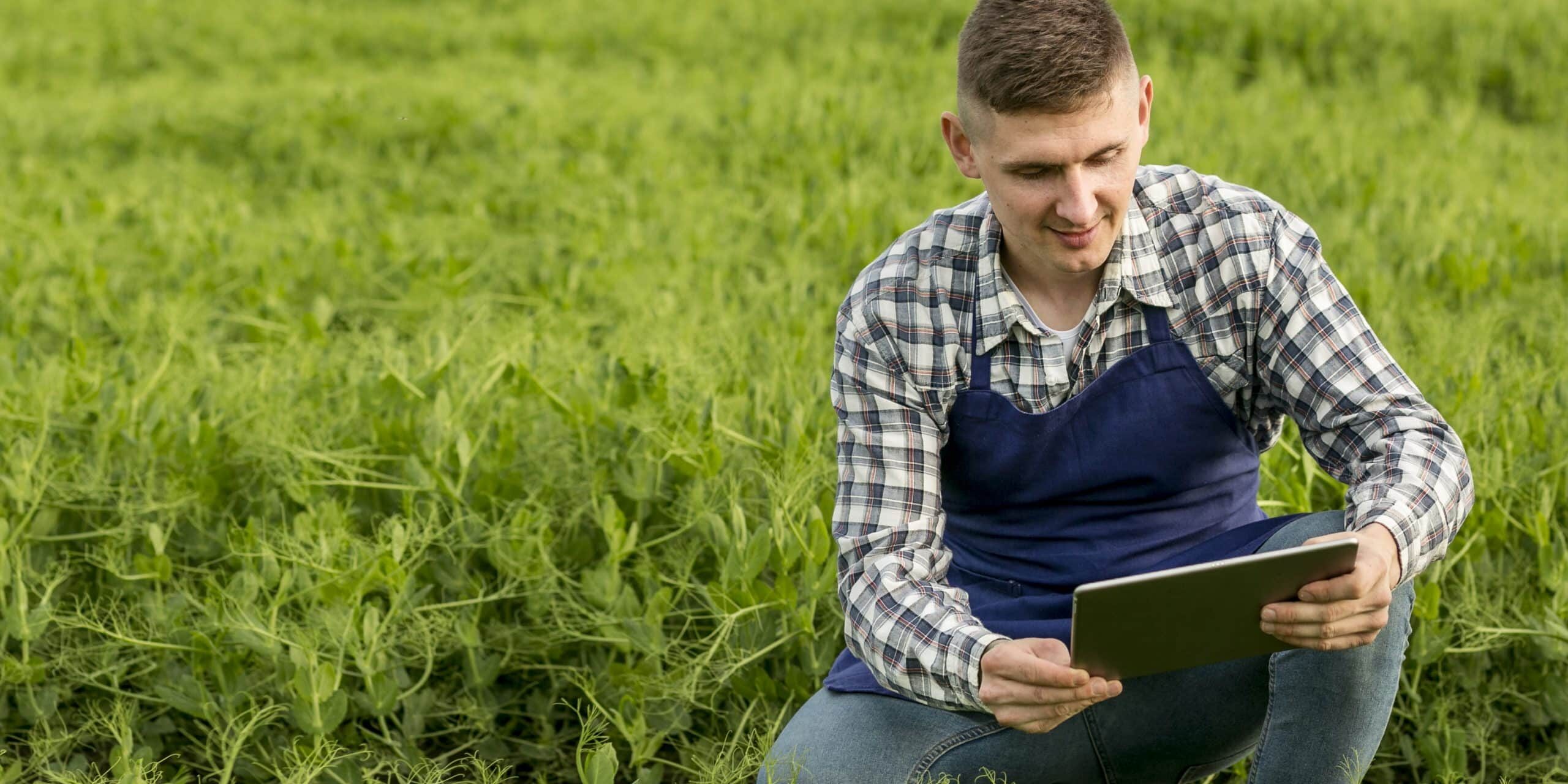 UE: simplificarea procedurilor administrative pentru fermierii europeni fermier cu tableta