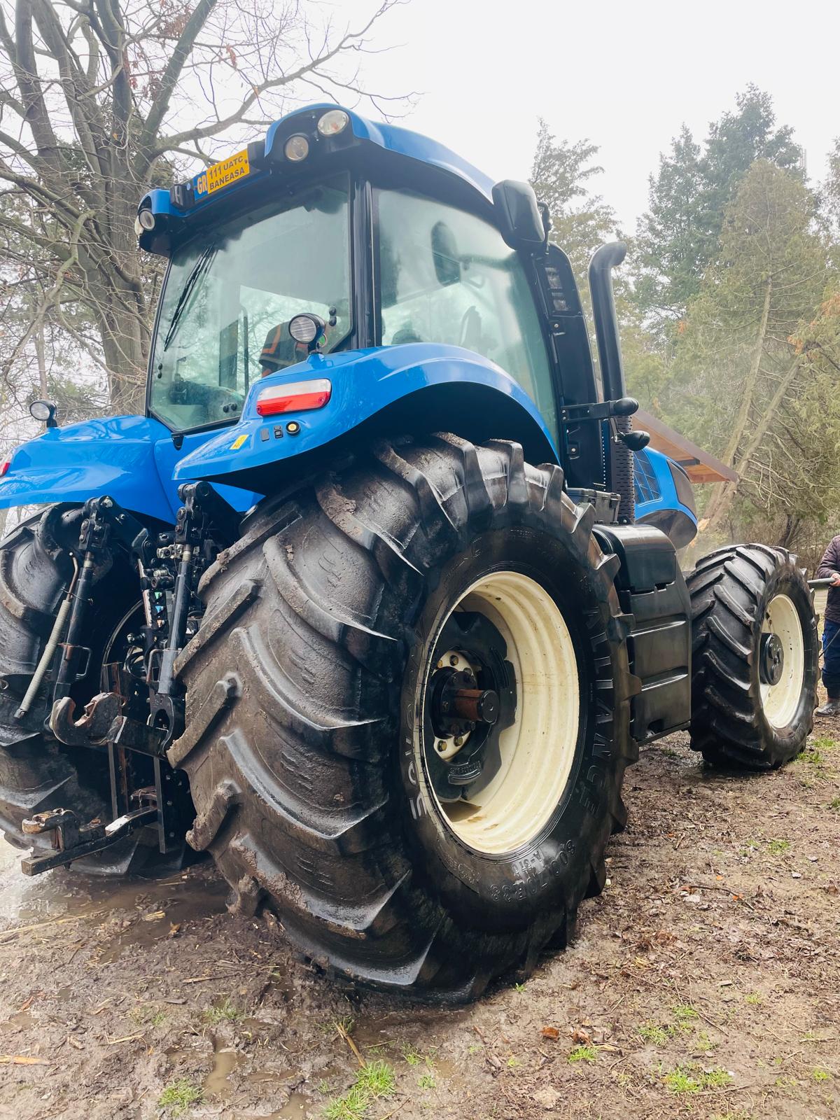 Tractor New Holland - imagine 2